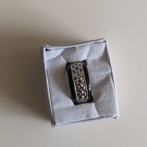 Camille Lucie Rhodium Ring Black And Silver Tone Band  NWOT size 6